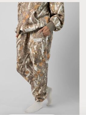 Camo sweatshirt / sweatpants set Comfrt brand size small